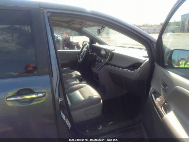 Photo 4 VIN: 5TDDZ3DC6HS180316 - TOYOTA SIENNA 