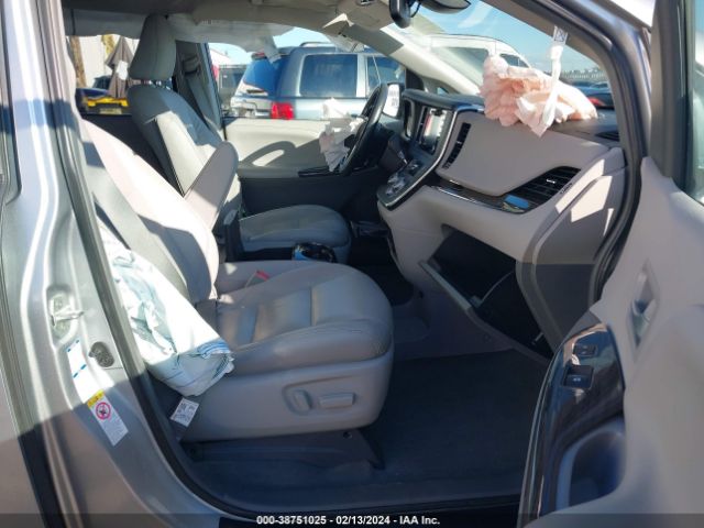 Photo 4 VIN: 5TDDZ3DC6JS207567 - TOYOTA SIENNA 