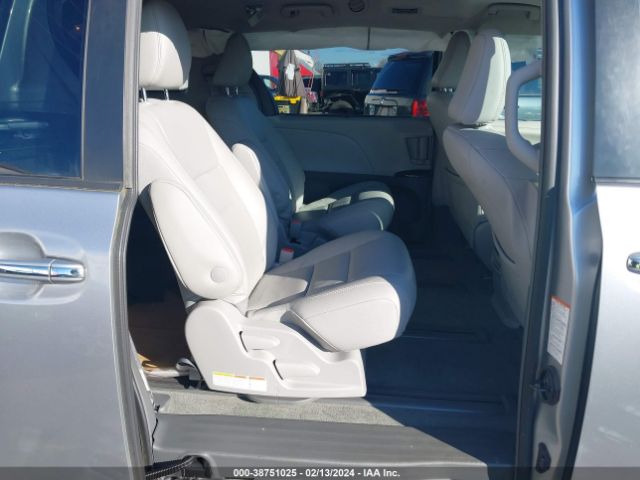 Photo 7 VIN: 5TDDZ3DC6JS207567 - TOYOTA SIENNA 