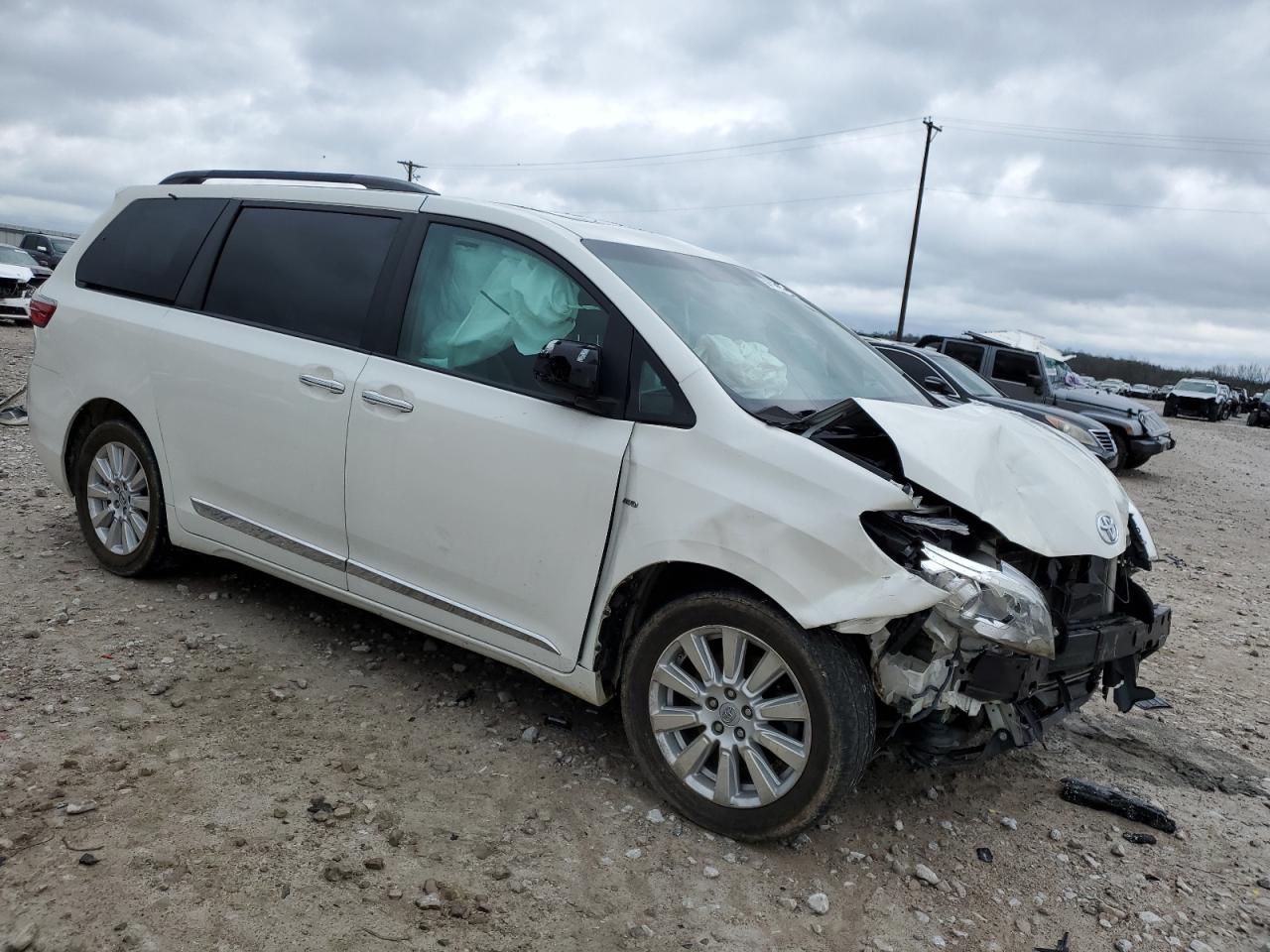 Photo 3 VIN: 5TDDZ3DC7HS146806 - TOYOTA SIENNA 