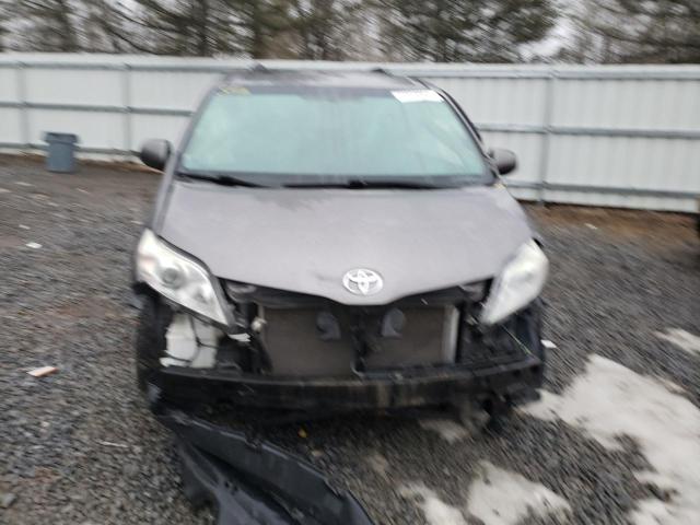 Photo 4 VIN: 5TDDZ3DC7HS155683 - TOYOTA SIENNA XLE 