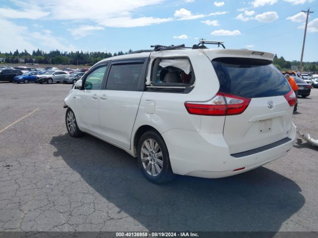 Photo 2 VIN: 5TDDZ3DC7HS161998 - TOYOTA SIENNA 