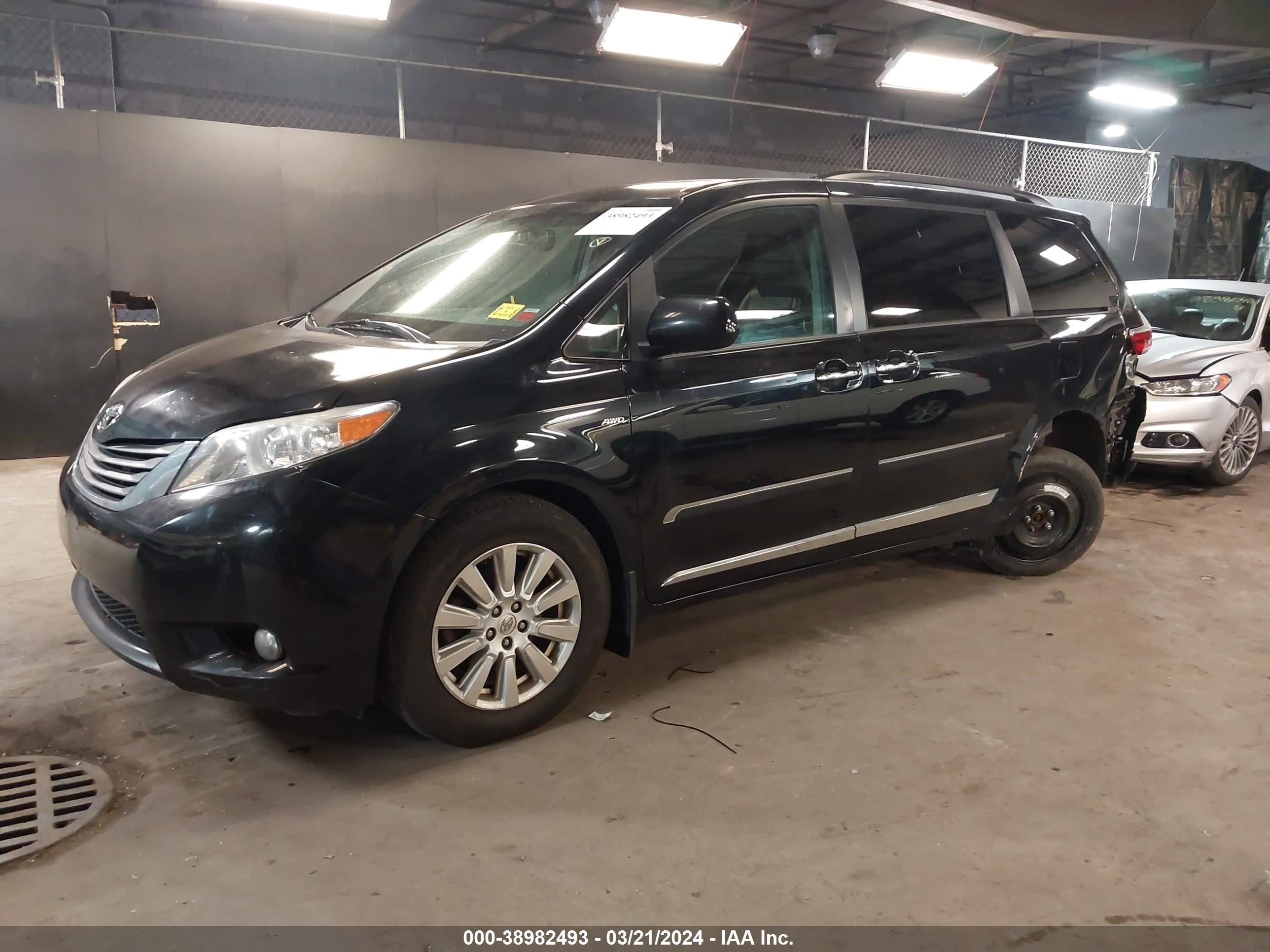 Photo 1 VIN: 5TDDZ3DC7HS179224 - TOYOTA SIENNA 