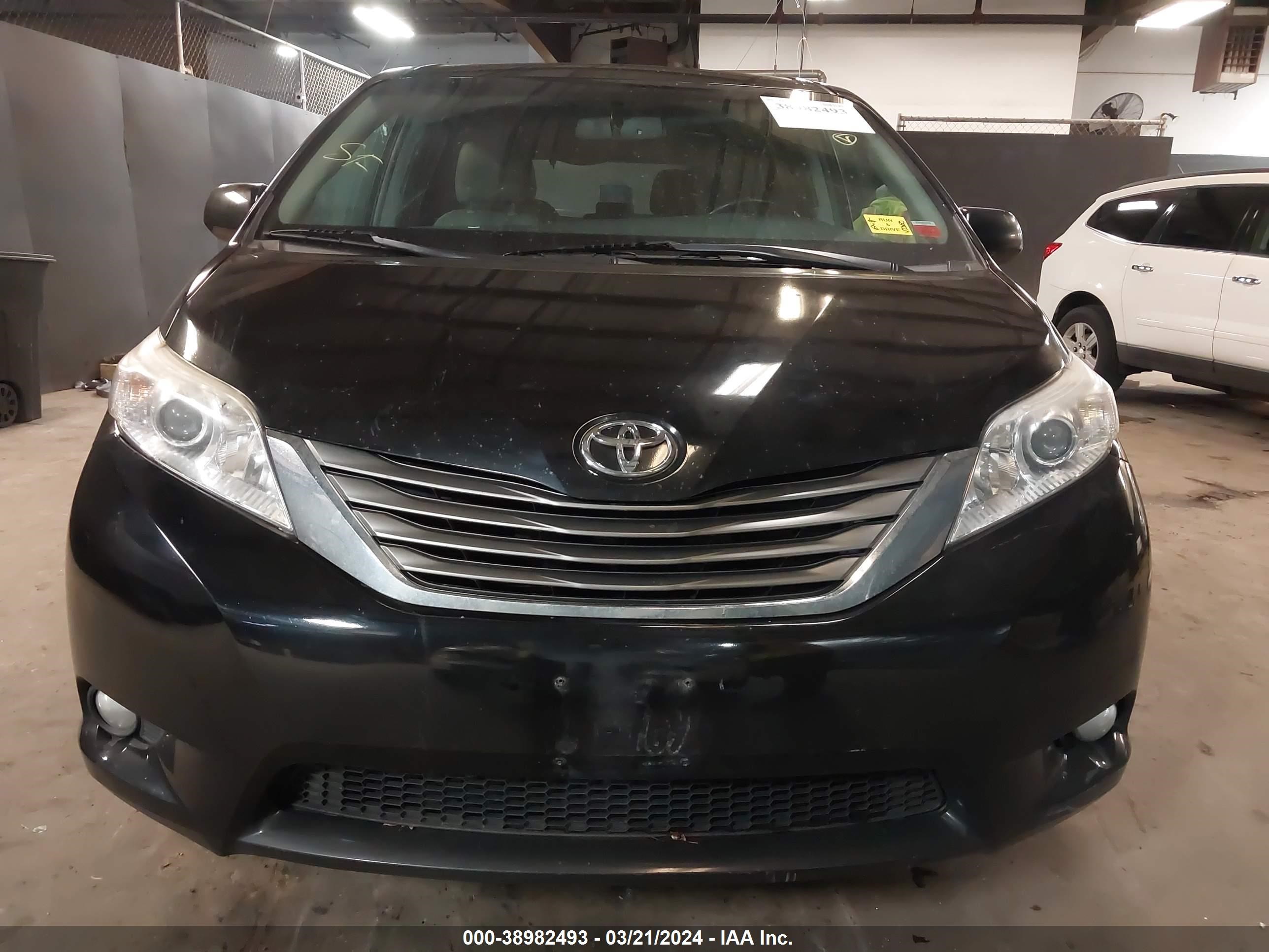 Photo 12 VIN: 5TDDZ3DC7HS179224 - TOYOTA SIENNA 