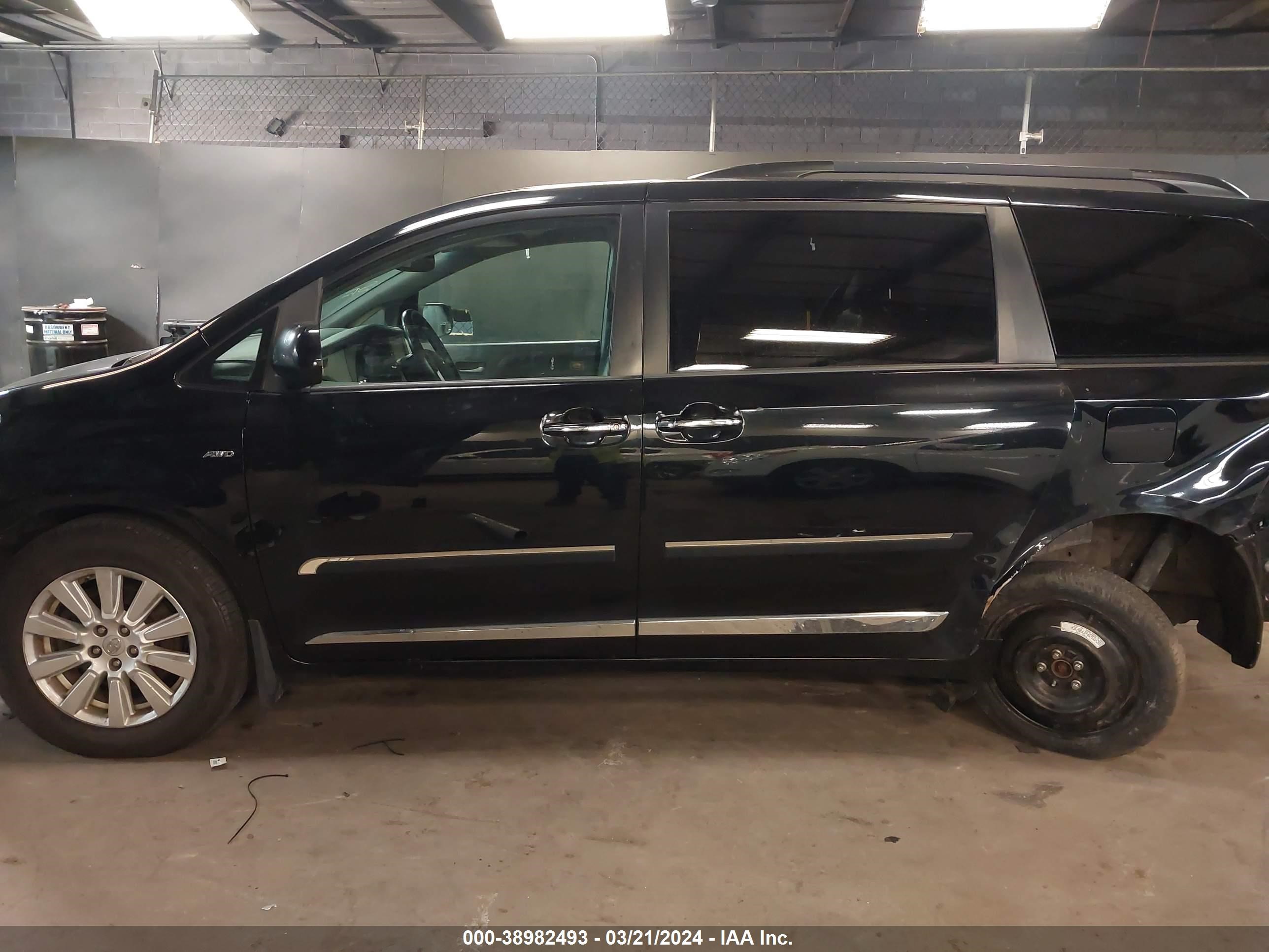 Photo 14 VIN: 5TDDZ3DC7HS179224 - TOYOTA SIENNA 