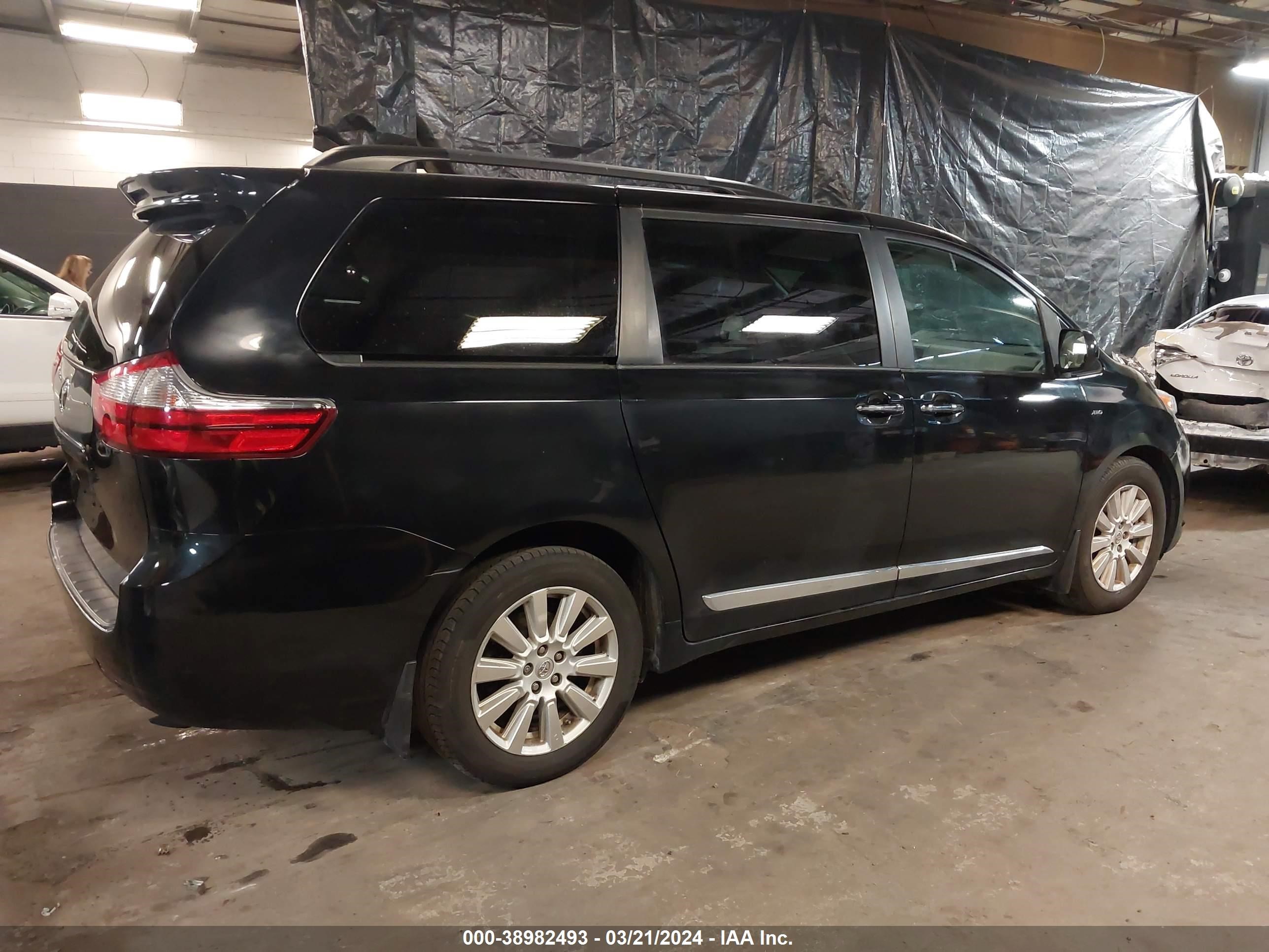 Photo 3 VIN: 5TDDZ3DC7HS179224 - TOYOTA SIENNA 