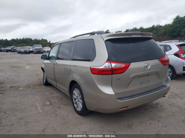 Photo 2 VIN: 5TDDZ3DC7HS184567 - TOYOTA SIENNA 