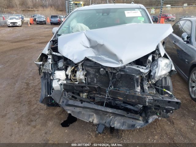 Photo 5 VIN: 5TDDZ3DC7JS196532 - TOYOTA SIENNA 