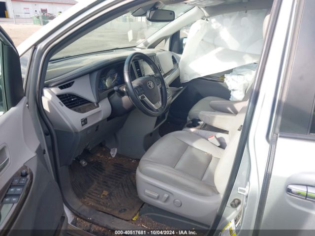 Photo 4 VIN: 5TDDZ3DC7KS227408 - TOYOTA SIENNA 