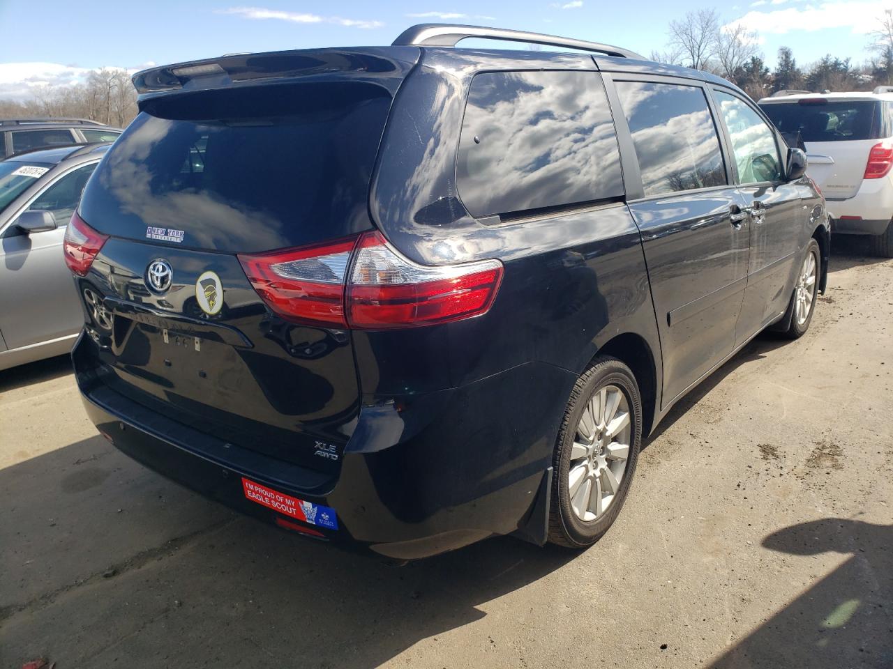 Photo 2 VIN: 5TDDZ3DC8HS155014 - TOYOTA SIENNA 