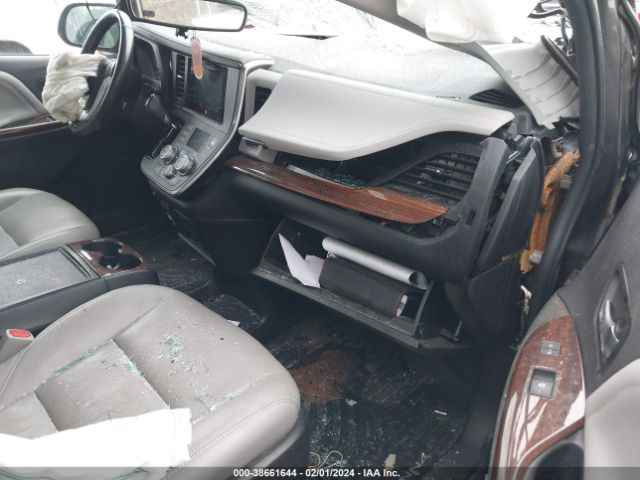 Photo 4 VIN: 5TDDZ3DC8HS157412 - TOYOTA SIENNA 