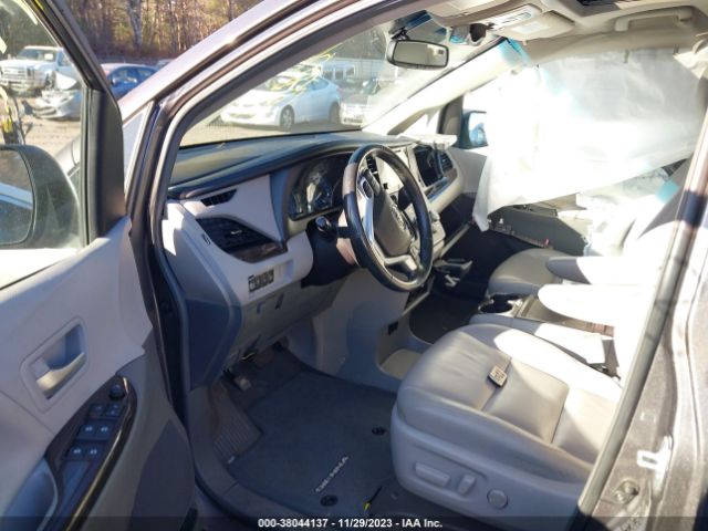 Photo 4 VIN: 5TDDZ3DC9HS154342 - TOYOTA SIENNA 