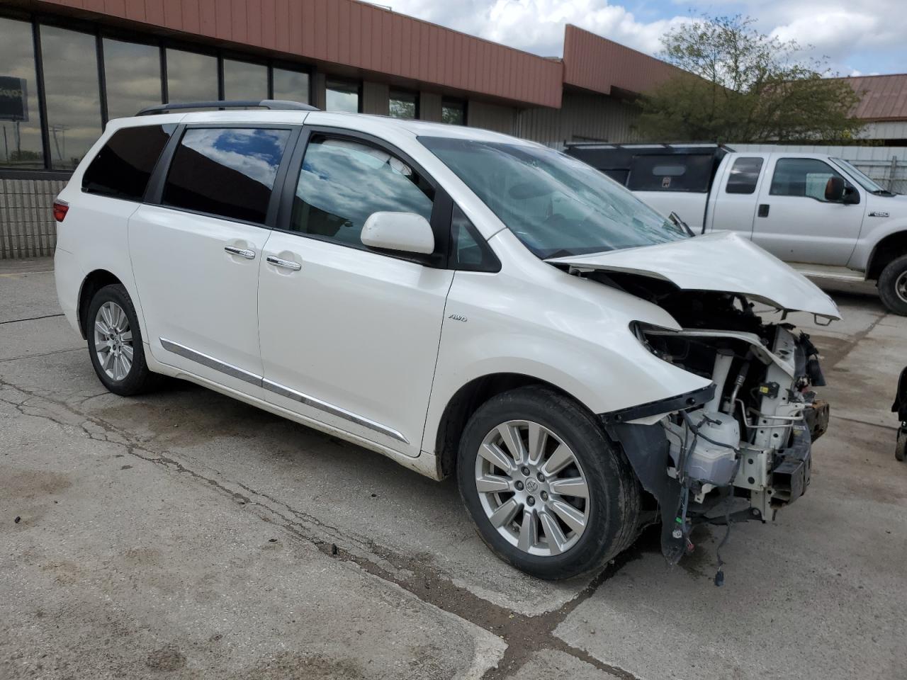 Photo 3 VIN: 5TDDZ3DC9HS166958 - TOYOTA SIENNA 