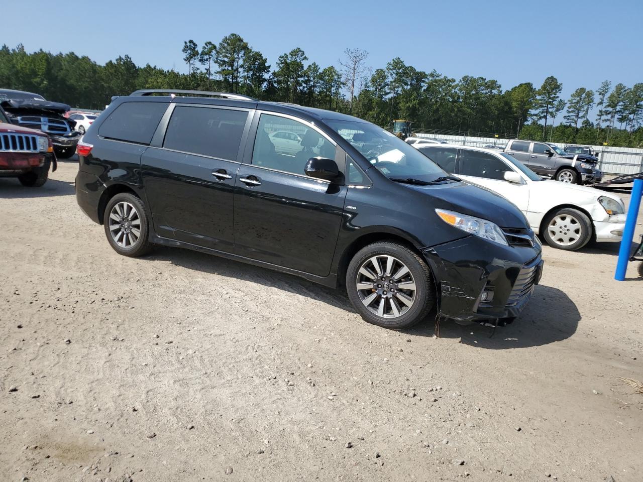 Photo 3 VIN: 5TDDZ3DC9JS208969 - TOYOTA SIENNA 