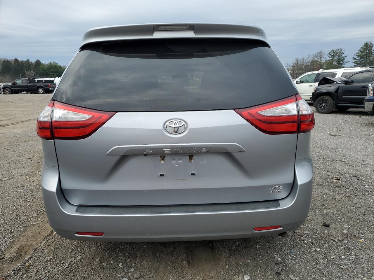 Photo 5 VIN: 5TDDZ3DCXHS156374 - TOYOTA SIENNA 