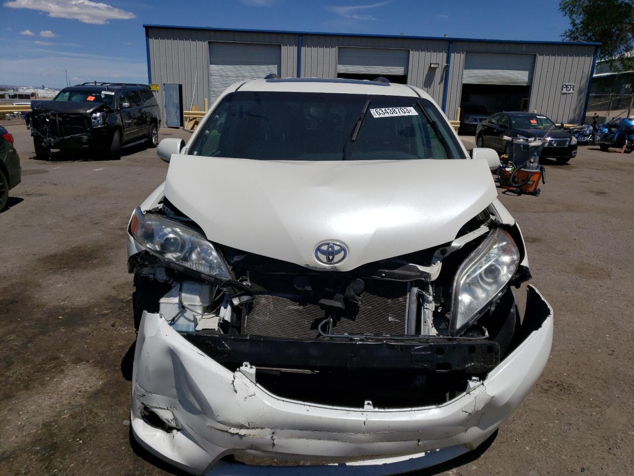 Photo 4 VIN: 5TDDZ3DCXHS161669 - TOYOTA SIENNA 