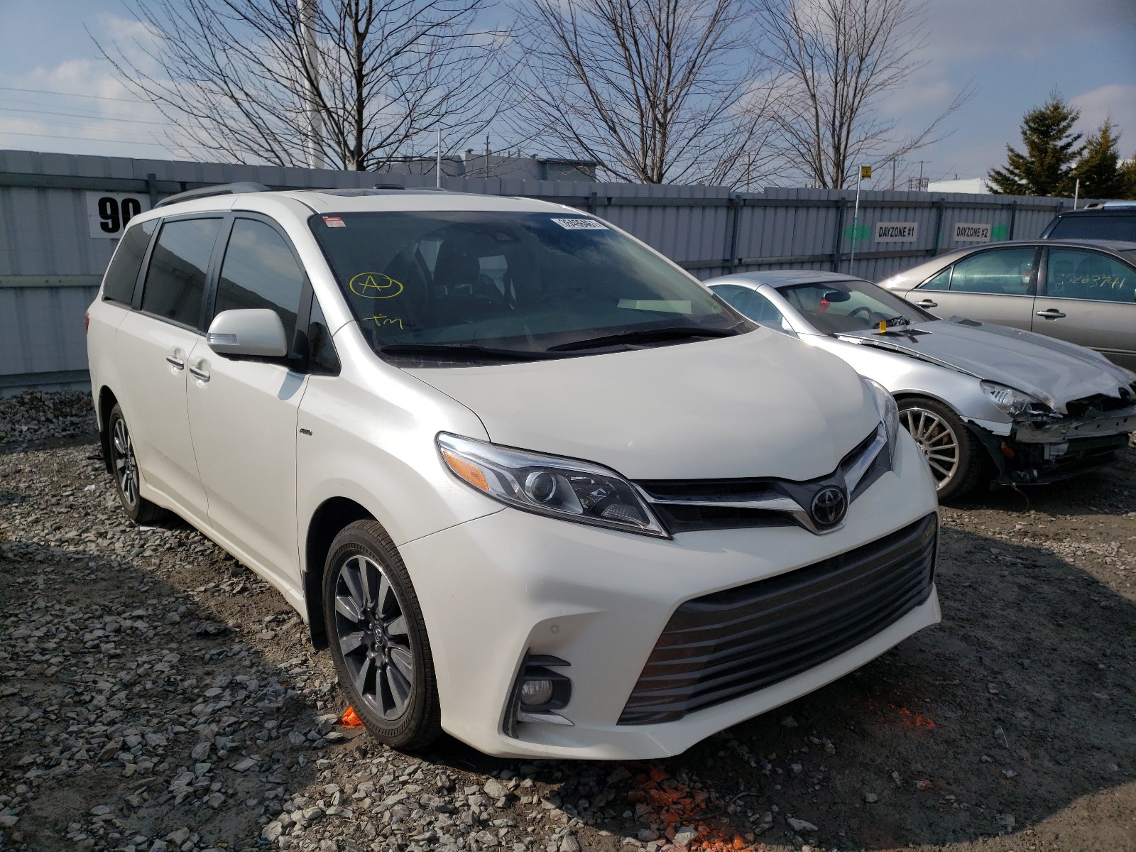 Photo 0 VIN: 5TDDZ3DCXJS202663 - TOYOTA SIENNA XLE 