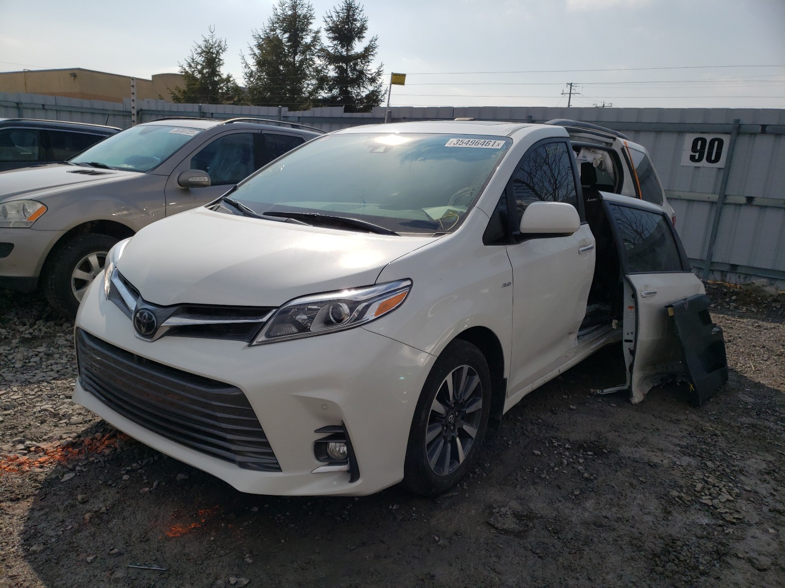 Photo 1 VIN: 5TDDZ3DCXJS202663 - TOYOTA SIENNA XLE 