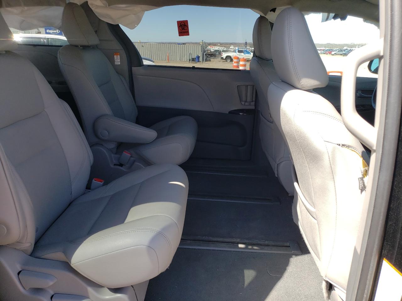 Photo 10 VIN: 5TDDZ3DCXKS220419 - TOYOTA SIENNA 