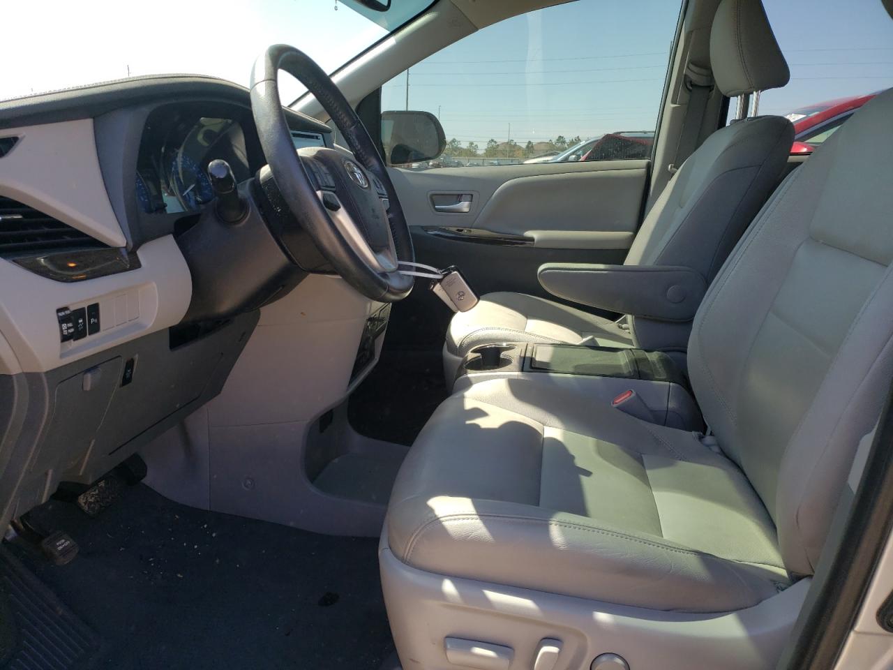 Photo 6 VIN: 5TDDZ3DCXLS238825 - TOYOTA SIENNA 