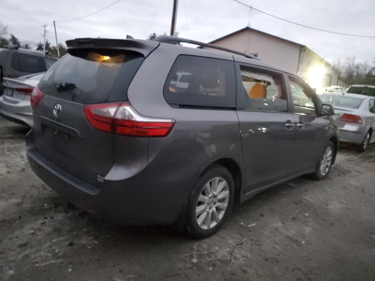 Photo 2 VIN: 5TDDZ3DCXLS241336 - TOYOTA SIENNA 