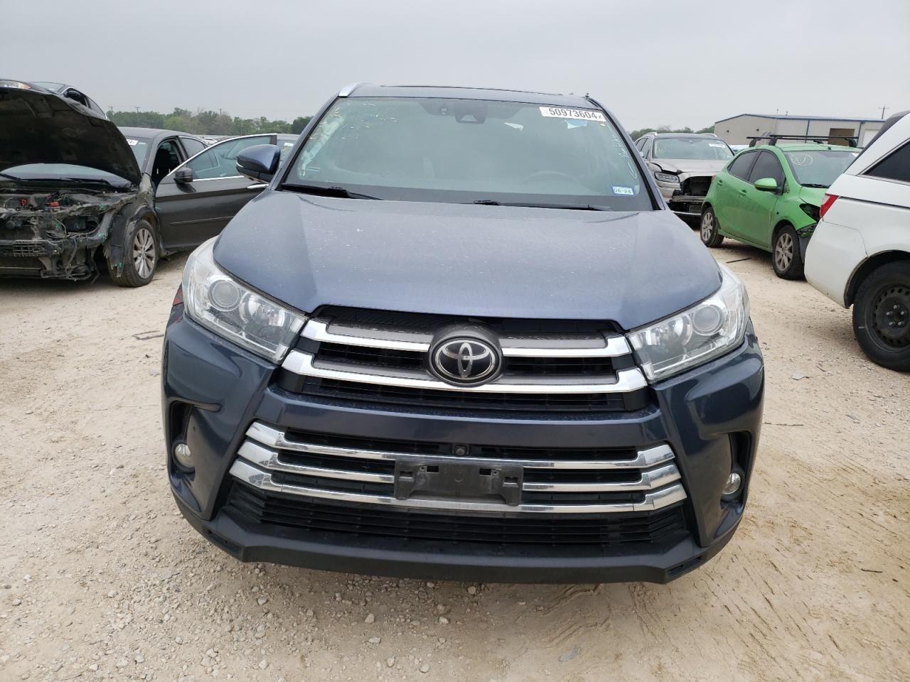 Photo 4 VIN: 5TDDZRFH0JS890815 - TOYOTA HIGHLANDER 