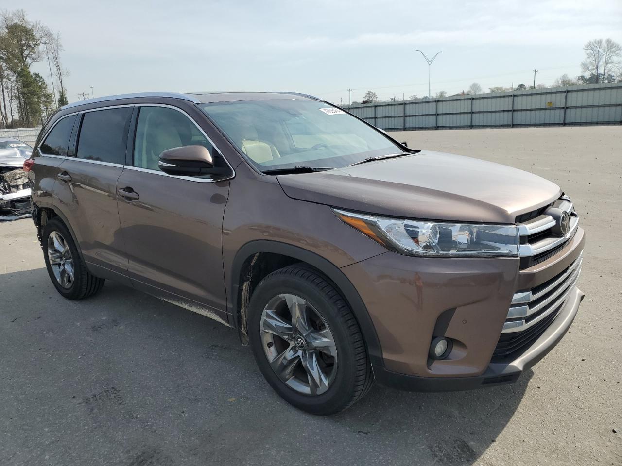 Photo 3 VIN: 5TDDZRFH1JS487863 - TOYOTA HIGHLANDER 