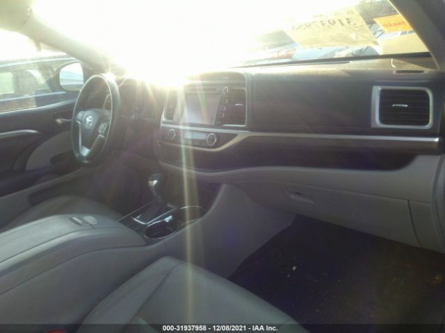 Photo 4 VIN: 5TDDZRFH2JS497561 - TOYOTA HIGHLANDER 