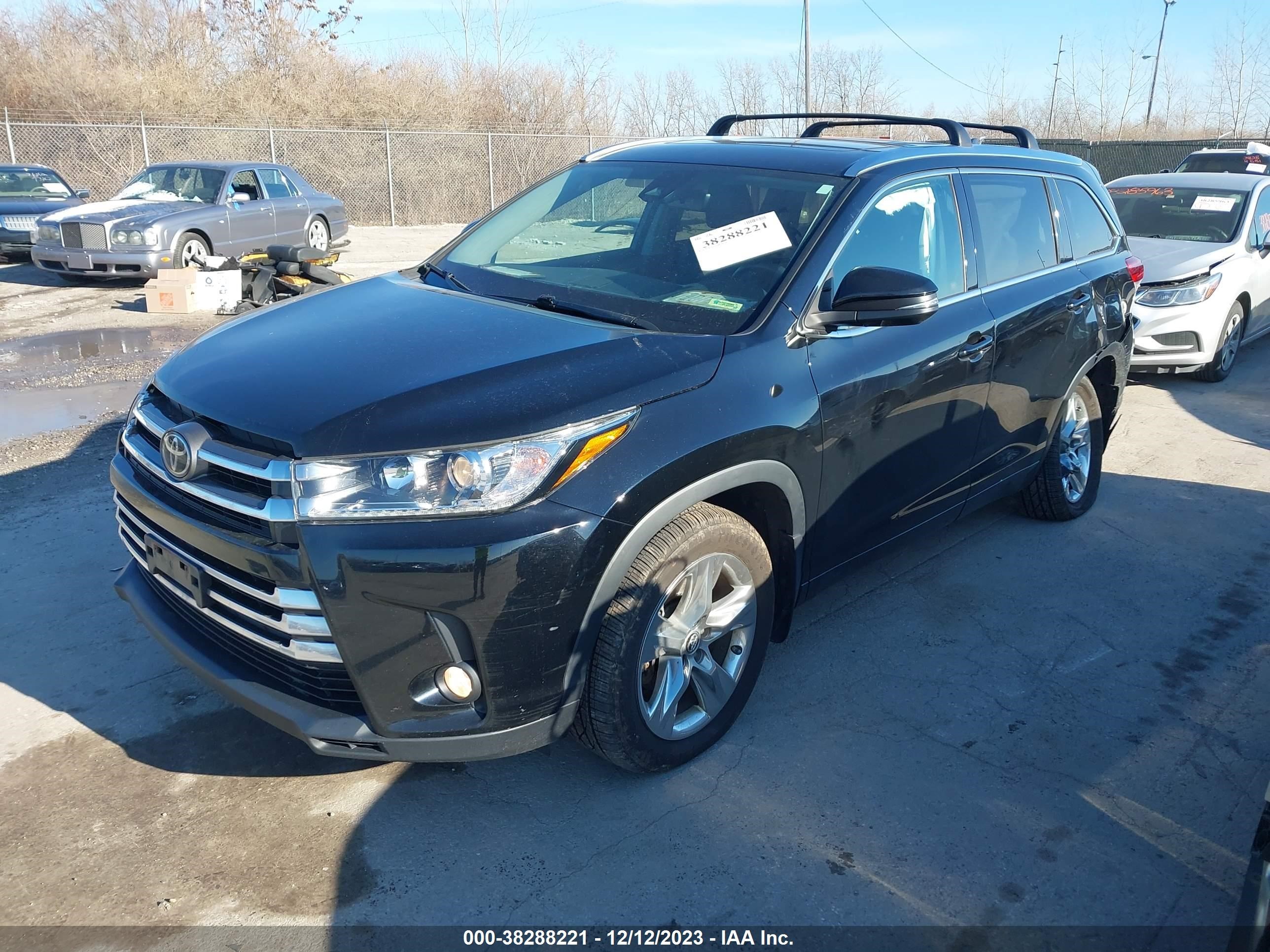 Photo 1 VIN: 5TDDZRFH2JS883882 - TOYOTA HIGHLANDER 