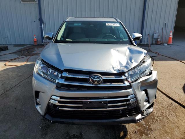 Photo 4 VIN: 5TDDZRFH5JS801207 - TOYOTA HIGHLANDER 