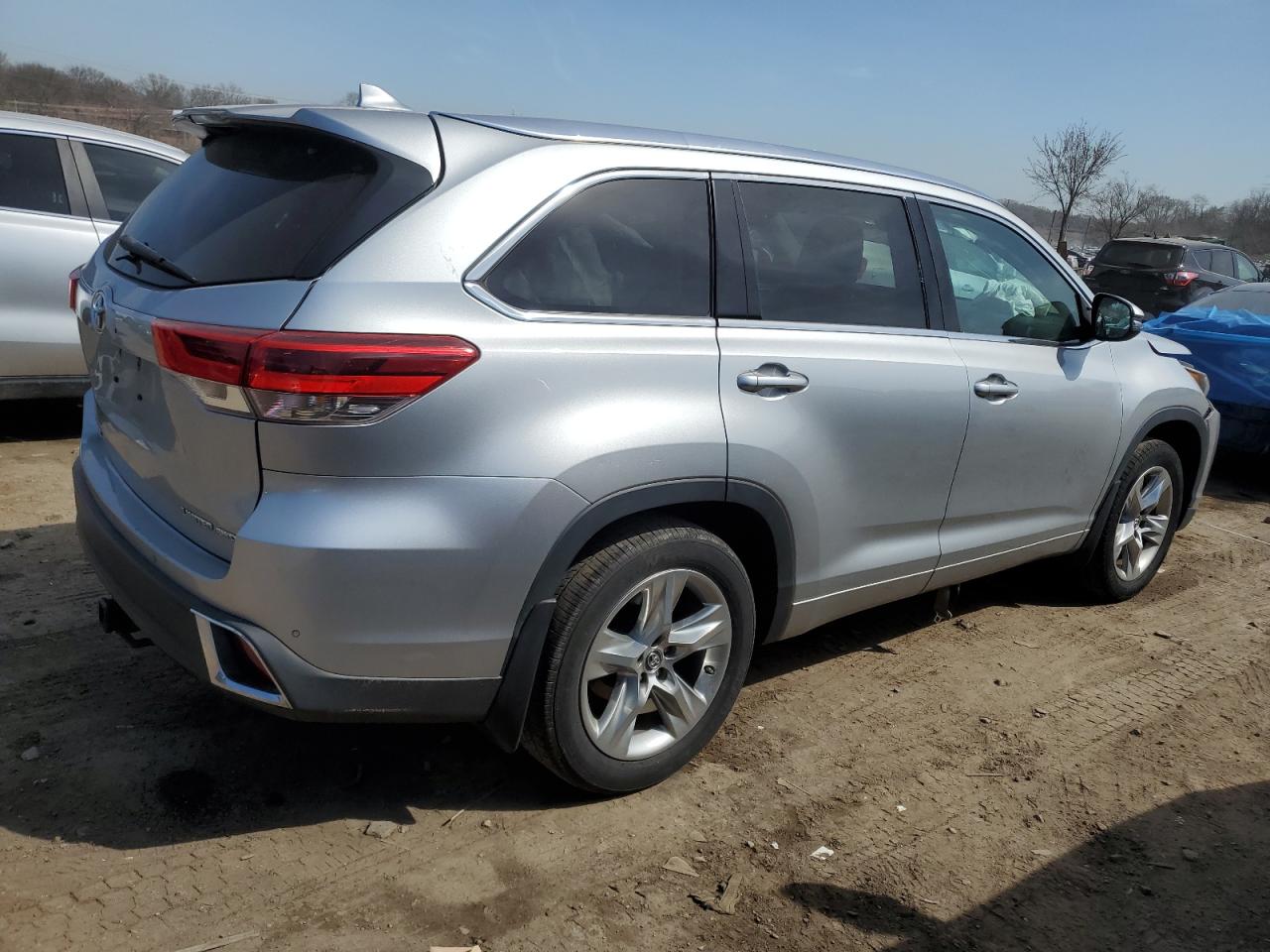 Photo 2 VIN: 5TDDZRFH6HS358933 - TOYOTA HIGHLANDER 