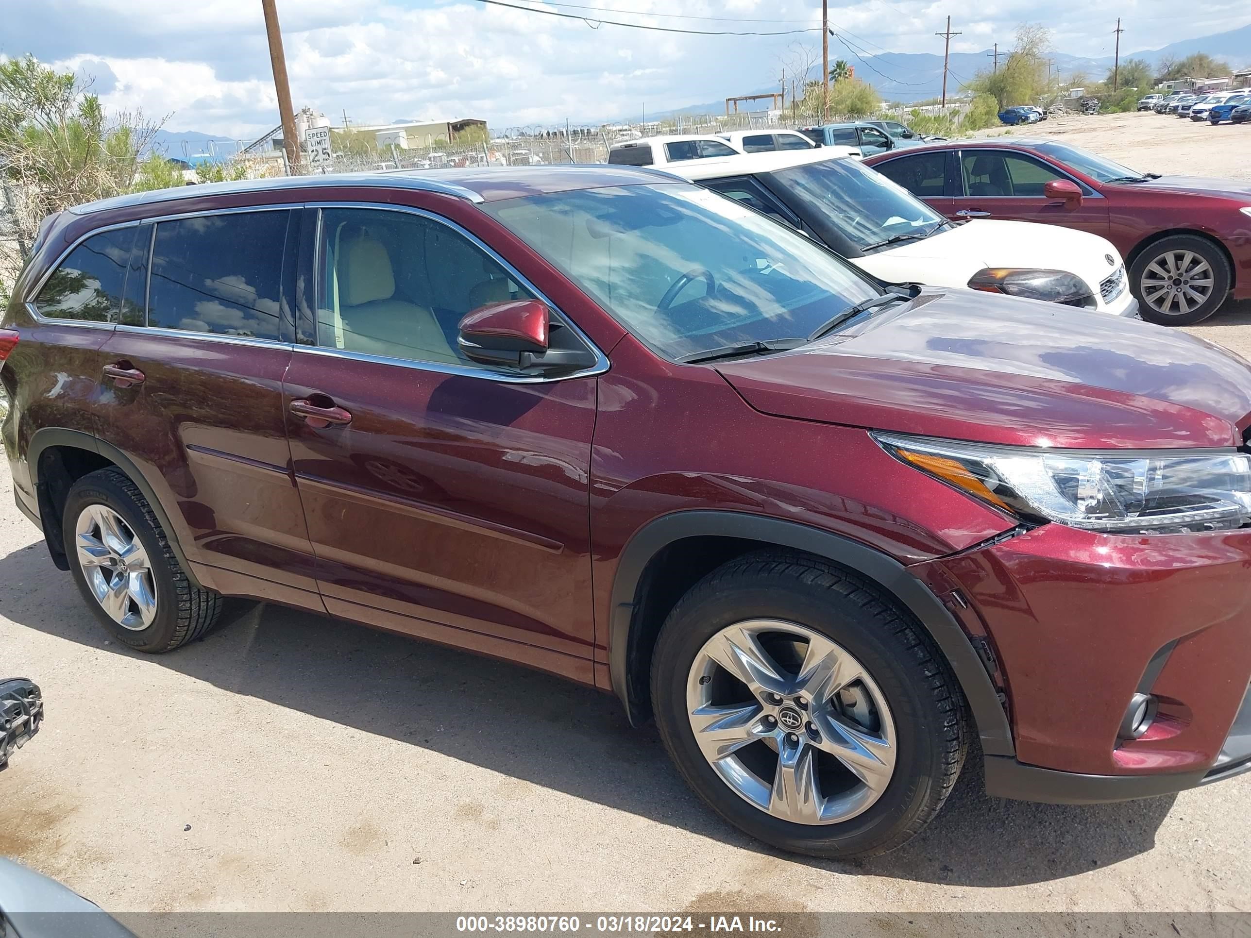 Photo 11 VIN: 5TDDZRFH7JS823788 - TOYOTA HIGHLANDER 