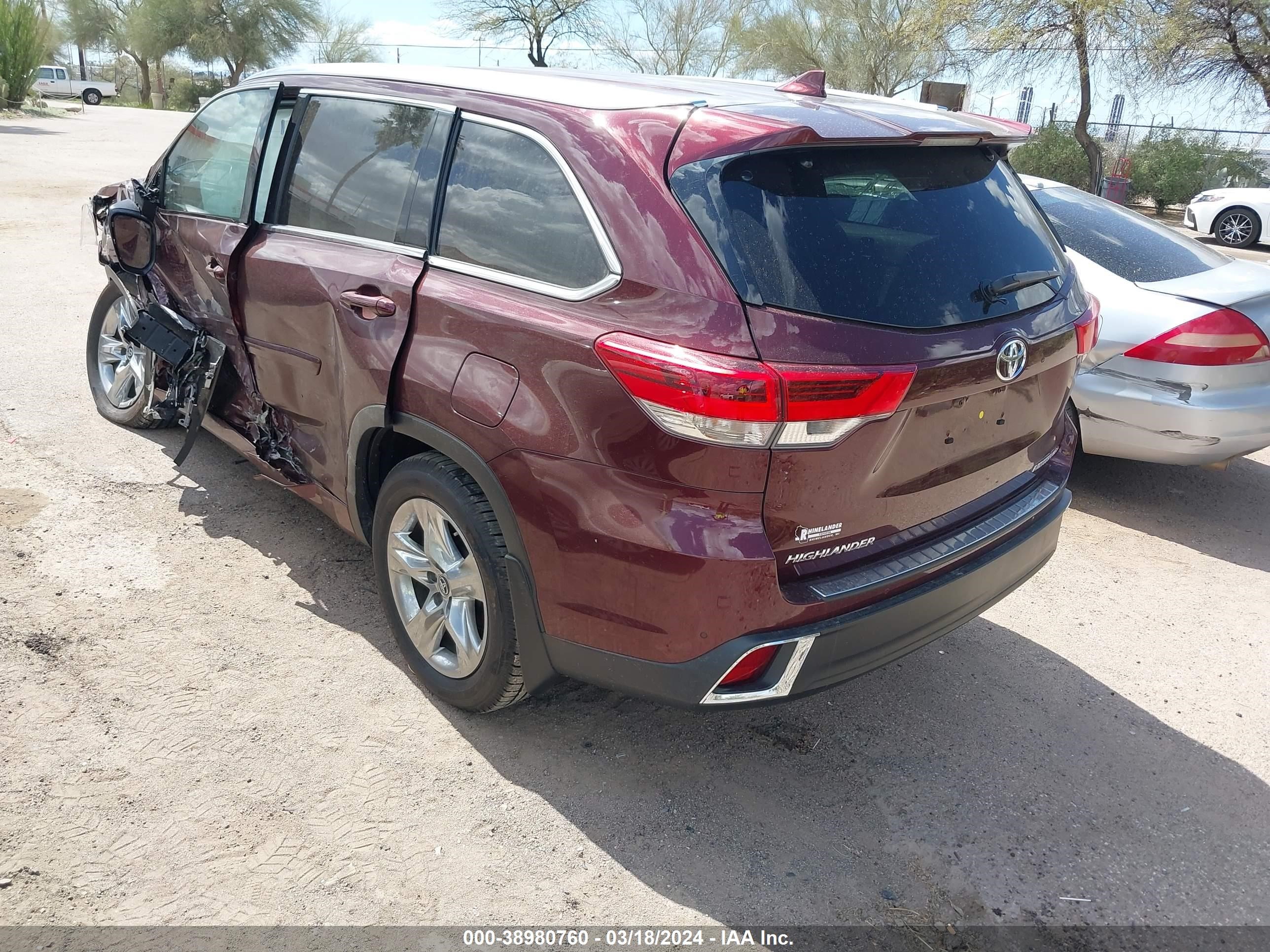 Photo 2 VIN: 5TDDZRFH7JS823788 - TOYOTA HIGHLANDER 