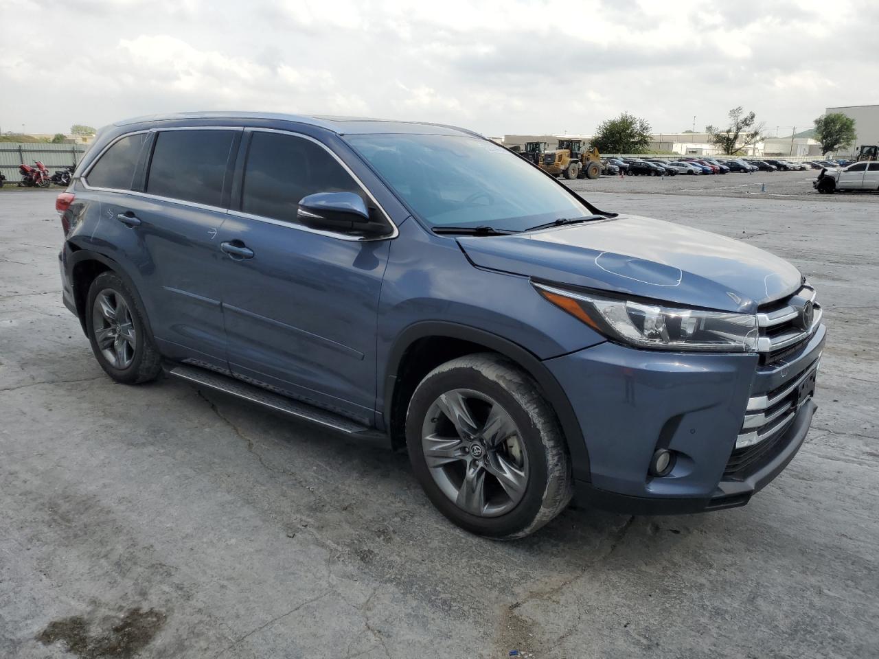 Photo 3 VIN: 5TDDZRFH7JS895946 - TOYOTA HIGHLANDER 