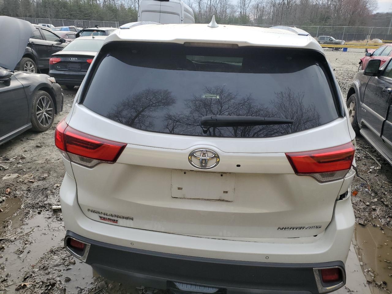 Photo 5 VIN: 5TDDZRFH7JS896501 - TOYOTA HIGHLANDER 