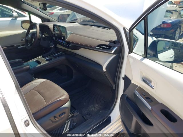 Photo 4 VIN: 5TDERKEC0PS147923 - TOYOTA SIENNA 