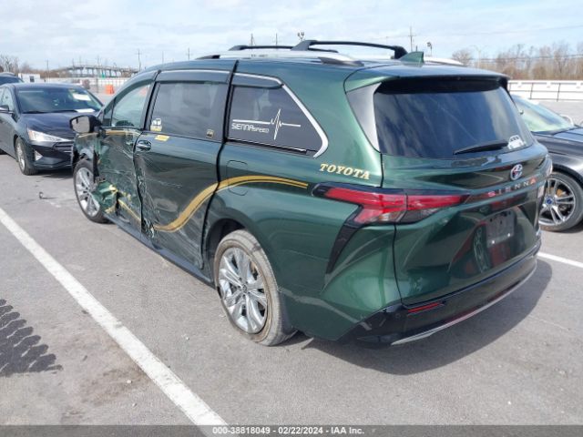 Photo 2 VIN: 5TDERKEC2NS111339 - TOYOTA SIENNA 