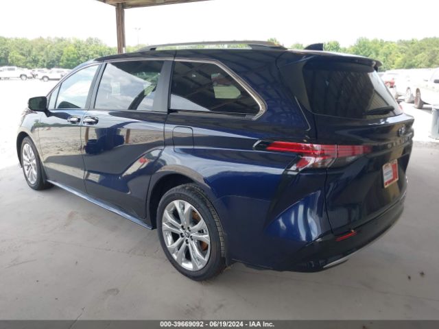 Photo 2 VIN: 5TDERKEC3RS183317 - TOYOTA SIENNA 