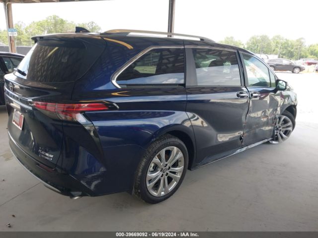 Photo 3 VIN: 5TDERKEC3RS183317 - TOYOTA SIENNA 