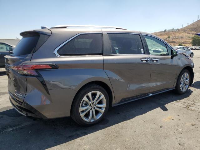 Photo 2 VIN: 5TDERKEC6RS197955 - TOYOTA SIENNA LIM 