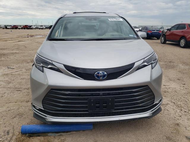 Photo 4 VIN: 5TDERKEC8RS181644 - TOYOTA SIENNA 