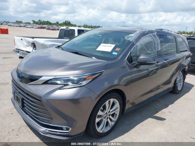 Photo 1 VIN: 5TDERKECXNS103571 - TOYOTA SIENNA 