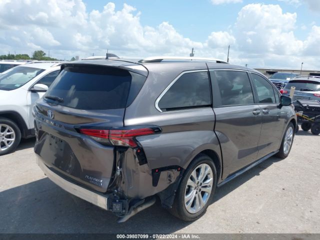 Photo 3 VIN: 5TDERKECXNS103571 - TOYOTA SIENNA 