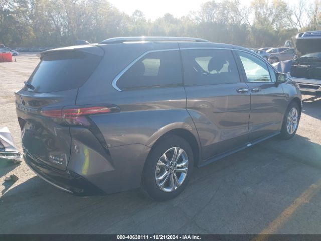 Photo 3 VIN: 5TDESKFC1RS135334 - TOYOTA SIENNA 