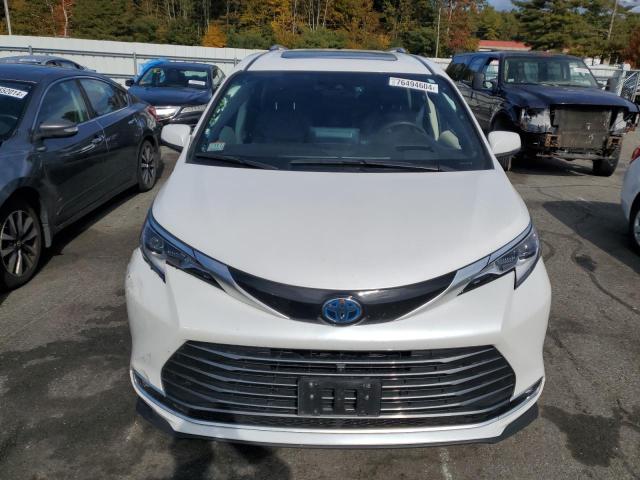 Photo 4 VIN: 5TDESKFC2PS094807 - TOYOTA SIENNA LIM 