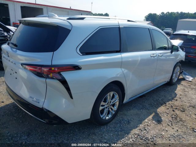 Photo 3 VIN: 5TDESKFC3RS126473 - TOYOTA SIENNA 