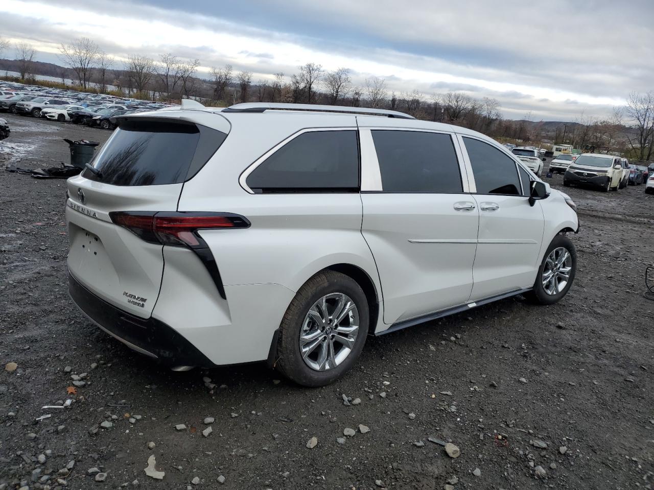 Photo 2 VIN: 5TDESKFC7RS109773 - TOYOTA SIENNA 