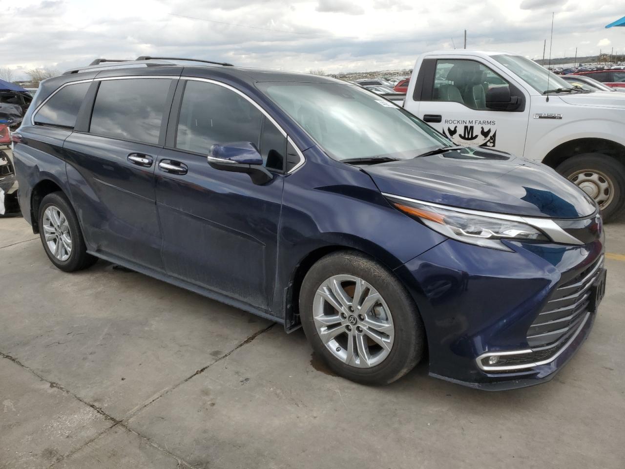 Photo 3 VIN: 5TDESKFC8NS056494 - TOYOTA SIENNA 