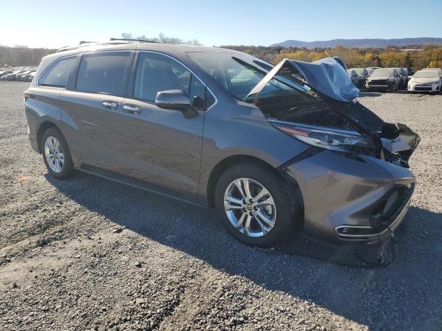 Photo 3 VIN: 5TDESKFC9PS096960 - TOYOTA SIENNA LIM 