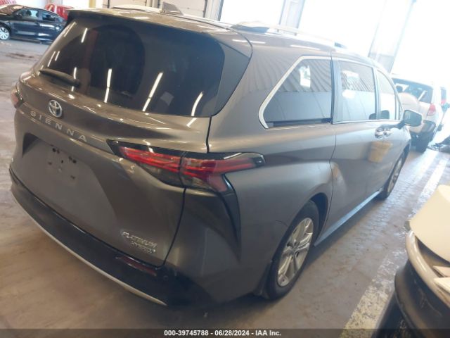 Photo 3 VIN: 5TDESKFC9PS097400 - TOYOTA SIENNA 